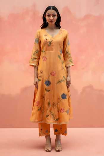 AM by Anita Mittal_Orange Chanderi V-neck Falak Floral Embroidered Anarkali Set _Online_at_Aza_Fashions