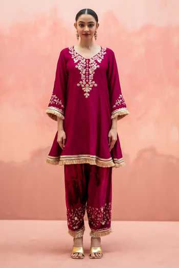 AM by Anita Mittal Red Silk V-neck Anjum Embroidered Anarkali Salwar Set Online at Aza Fashions AM by Anita Mittal_Red Silk V-neck Anjum Embroidered Anarkali Salwar Set _Online_at_Aza_Fashions