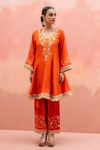 Buy AM by Anita Mittal Orange Silk V-neck Anjum Short Embroidered Anarkali Salwar Set Buy_AM by Anita Mittal_Orange Silk V-neck Anjum Short Embroidered Anarkali Salwar Set