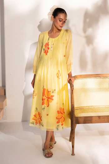 AM By Anita Mittal Yellow Chanderi Scoop Neck Zoya Mul Tunic And Pant Set at Aza Fashions AM By Anita Mittal_Yellow Chanderi Scoop Neck Zoya Mul Tunic And Pant Set _at_Aza_Fashions