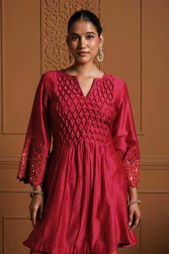 Sonia Khatri Fuchsia Silk, Organza Split V-neck Noorani Hand Embroidered Kurta Set at Aza Fashions Sonia Khatri_Fuchsia Silk, Organza Split V-neck Noorani Hand Embroidered Kurta Set _at_Aza_Fashions