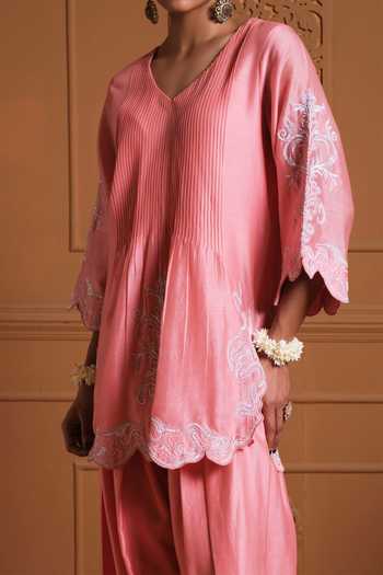 Sonia Khatri Pink Silk, Organza V-neck, Yes The Tarana Embroidered Kurta Set Online at Aza Fashions Sonia Khatri_Pink Silk, Organza V-neck, Yes The Tarana Embroidered Kurta Set _Online_at_Aza_Fashions