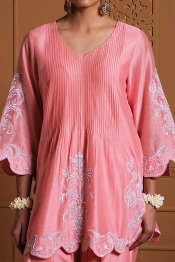 Sonia Khatri Pink Silk, Organza V-neck, Yes The Tarana Embroidered Kurta Set at Aza Fashions Sonia Khatri_Pink Silk, Organza V-neck, Yes The Tarana Embroidered Kurta Set _at_Aza_Fashions