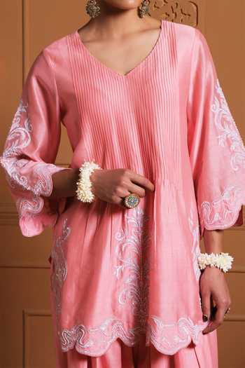 Buy Sonia Khatri Pink Silk, Organza V-neck, Yes The Tarana Embroidered Kurta Set Buy_Sonia Khatri_Pink Silk, Organza V-neck, Yes The Tarana Embroidered Kurta Set