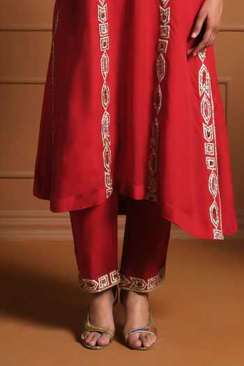 Sonia Khatri Red Crepe Split V-neck The Surkh Embroidered Kaftan And Pant Set Online at Aza Fashions Sonia Khatri_Red Crepe Split V-neck The Surkh Embroidered Kaftan And Pant Set _Online_at_Aza_Fashions