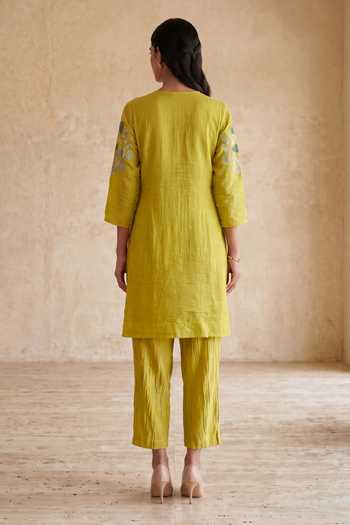Two Sisters By Gyans Floral Embroidered Kurta & Pant Co-ord Set 