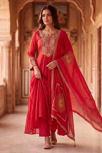 Two Sisters By Gyans Zari Embroidered Straight Kurta Set 