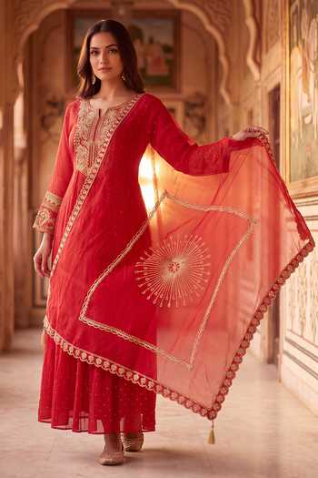 Buy_Two Sisters By Gyans_Red Chanderi Notched Neck, Yes Zari Embroidered Straight Kurta Set _Online_at_Aza_Fashions