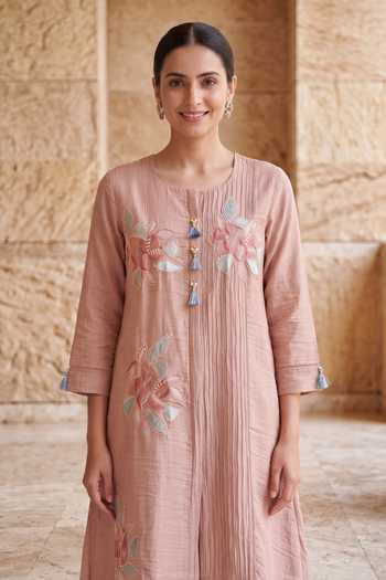 Two Sisters By Gyans_Pink Chanderi Round Neck, Yes Floral Embroidered Kurta And Pant Co-ord Set _Online_at_Aza_Fashions