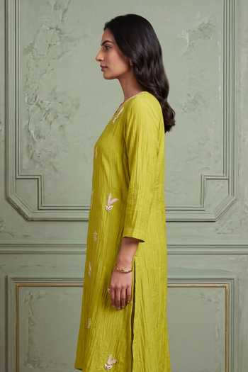 Two Sisters By Gyans Green Chanderi V-neck, Yes Floral Thread Embroidered Kurta Set Online at Aza Fashions Two Sisters By Gyans_Green Chanderi V-neck, Yes Floral Thread Embroidered Kurta Set _Online_at_Aza_Fashions
