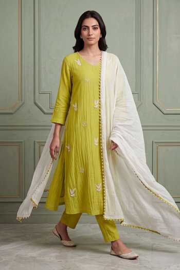 Two Sisters By Gyans Floral Thread Embroidered Kurta Set 