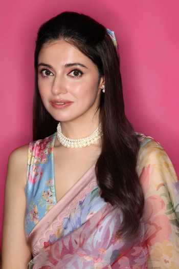 Moh India Sky Blue Organza, Chanderi Silk V-neck Rani Bloom Powder Saree With Blouse at Aza Fashions Moh India_Sky Blue Organza, Chanderi Silk V-neck Rani Bloom Powder Saree With Blouse _at_Aza_Fashions