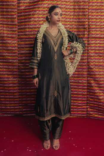Label Earthen Sona Shringar Neckline Embroidered Kurta Set