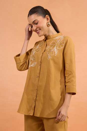 Naintara Bajaj Embroidered Cotton Linen Kurta & Pant Set