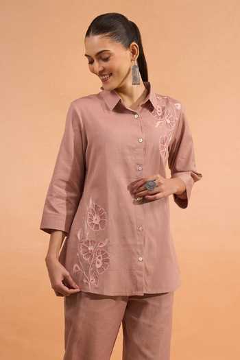 Naintara Bajaj Embroidered Collared Kurta & Pant Set 