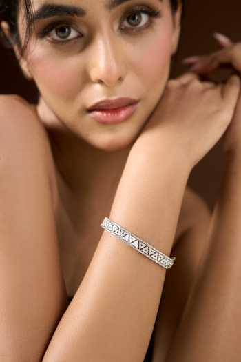 Nazaakat By Samara Singh Geometric Pattern Bracelet 