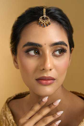 Nazaakat By Samara Singh Blue Stone Studded Maangtikka at Aza Fashions Nazaakat By Samara Singh_Blue Stone Studded Maangtikka _at_Aza_Fashions