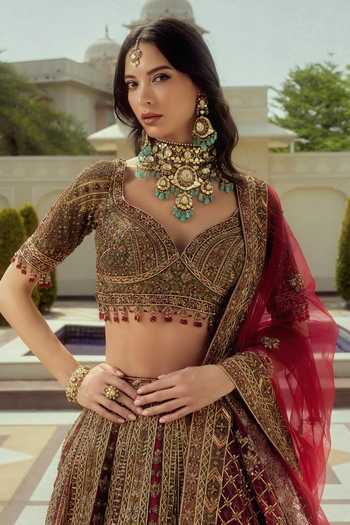 Roqa Maroon Net V-neck Noor Mahal Bridal Lehenga Set Online at Aza Fashions Roqa_Maroon Net V-neck Noor Mahal Bridal Lehenga Set _Online_at_Aza_Fashions