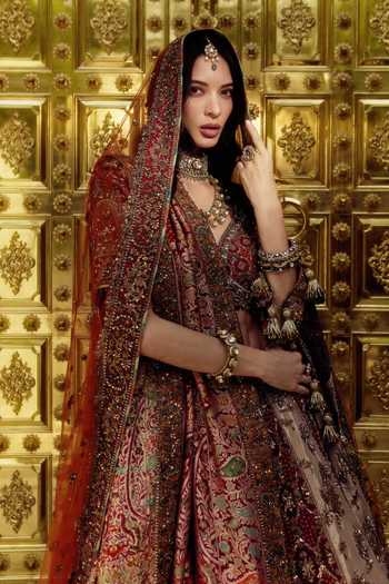 Roqa Maroon Silk, Net Sweetheart Neck Zareen Banaras Bridal Lehenga Set Online at Aza Fashions Roqa_Maroon Silk, Net Sweetheart Neck Zareen Banaras Bridal Lehenga Set _Online_at_Aza_Fashions
