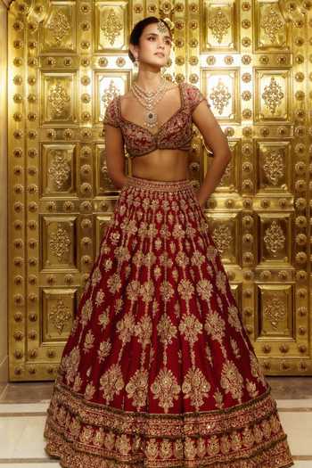 Roqa Red Silk, Net Sweetheart Neck Mehr Mahal Bridal Lehenga Set Online at Aza Fashions Roqa_Red Silk, Net Sweetheart Neck Mehr Mahal Bridal Lehenga Set _Online_at_Aza_Fashions
