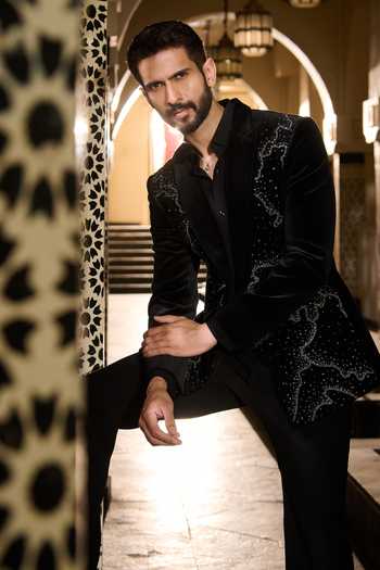 Buy Contrast By Parth Black Velvet Crystals Nova Embroidered Tuxedo Set Online at Aza Fashions Buy_Contrast By Parth_Black Velvet Crystals Nova Embroidered Tuxedo Set _Online_at_Aza_Fashions