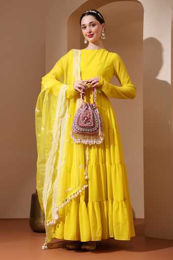 House of Webhin Pink Embroidery, Beads, Pearls, Stones, Tassels, Fringe Zahra Velvet Potli Online at Aza Fashions House of Webhin_Pink Embroidery, Beads, Pearls, Stones, Tassels, Fringe Zahra Velvet Potli _Online_at_Aza_Fashions