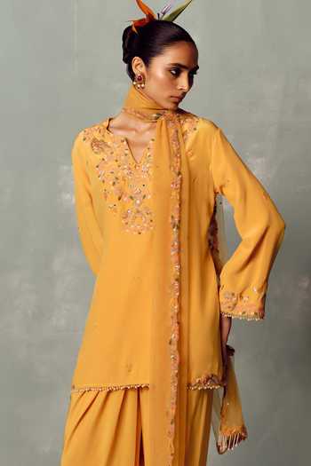 Dolly J_Yellow Net, Chiffon V-neck Sunlit Mango Kurta Set _Online_at_Aza_Fashions