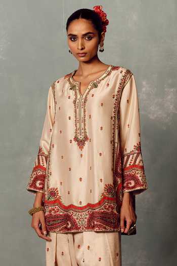 Buy Dolly J Ivory Silk Split V-neck, Yes Kashida Lumiere Kurta Set Online at Aza Fashions Buy_Dolly J_Ivory Silk Split V-neck, Yes Kashida Lumiere Kurta Set _Online_at_Aza_Fashions