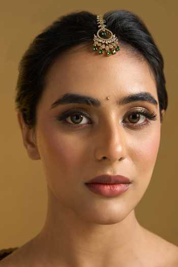 Buy Nazaakat By Samara Singh Green Bead Drop Maangtikka Online at Aza Fashions Buy_Nazaakat By Samara Singh_Green Bead Drop Maangtikka _Online_at_Aza_Fashions