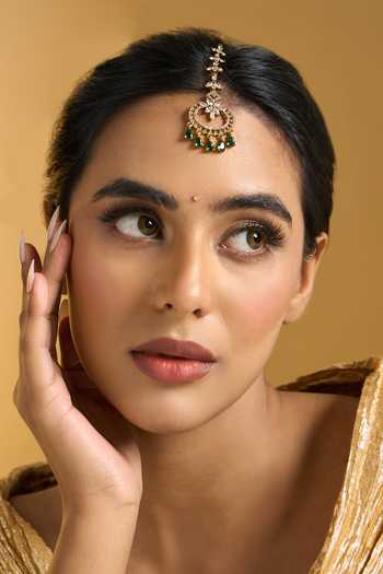 Nazaakat By Samara Singh Stone Studded Maangtikka