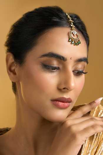 Buy Nazaakat By Samara Singh Green Stone Studded Maangtikka Online at Aza Fashions Buy_Nazaakat By Samara Singh_Green Stone Studded Maangtikka _Online_at_Aza_Fashions