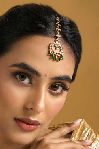 Shop Nazaakat By Samara Singh Green Stone Studded Maangtikka Online at Aza Fashions Shop_Nazaakat By Samara Singh_Green Stone Studded Maangtikka _Online_at_Aza_Fashions