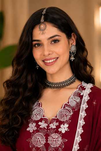 Buy Jhambthreads Maroon Silk V-neck, Yes Neckline Embroidered Kurta Set Online at Aza Fashions Buy_Jhambthreads_Maroon Silk V-neck, Yes Neckline Embroidered Kurta Set _Online_at_Aza_Fashions