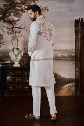 Mahima Mahajan Tamir Embroidered Bundi & Kurta Set 