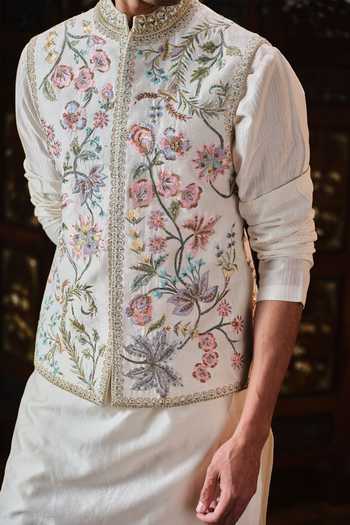 Mahima Mahajan Ivory Silk, Chanderi Embroidery Idris Bundi And Kurta Set at Aza Fashions Mahima Mahajan_Ivory Silk, Chanderi Embroidery Idris Bundi And Kurta Set _at_Aza_Fashions