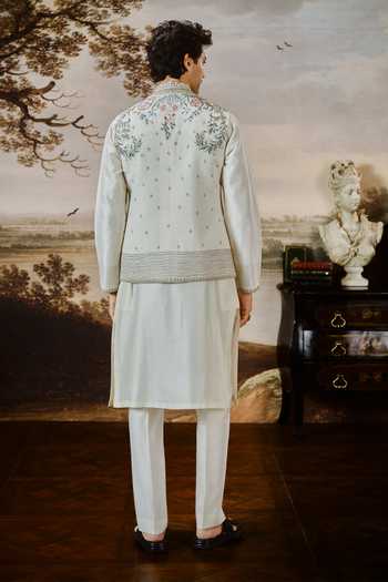 Mahima Mahajan Charaf Embroidered Bundi & Kurta Set 