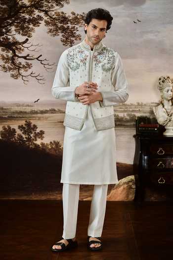 Mahima Mahajan Charaf Embroidered Bundi & Kurta Set 