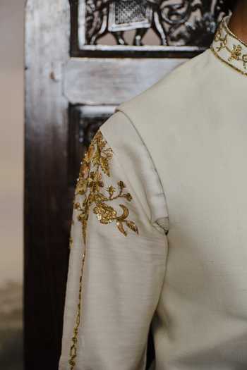 Mahima Mahajan Ivory Silk, Chanderi Embroidery Ivaan Bundi And Kurta Set Online at Aza Fashions Mahima Mahajan_Ivory Silk, Chanderi Embroidery Ivaan Bundi And Kurta Set _Online_at_Aza_Fashions