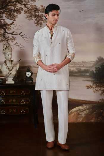 Mahima Mahajan Jihan Embroidered Kurta Set 