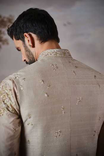 Mahima Mahajan Beige Silk, Chanderi Embroidery, Zari Kavish Bundi Kurta Set Online at Aza Fashions Mahima Mahajan_Beige Silk, Chanderi Embroidery, Zari Kavish Bundi Kurta Set _Online_at_Aza_Fashions