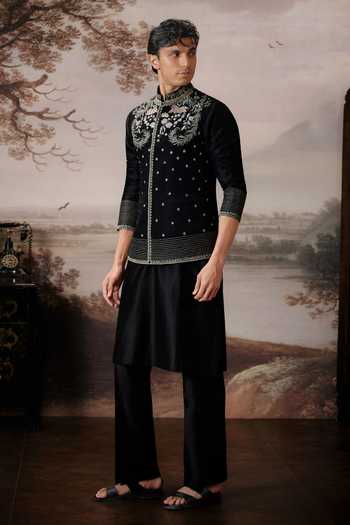 Shop Mahima Mahajan Black Silk, Chanderi Embroidery, Zari Anay Bundi And Kurta Set Online at Aza Fashions Shop_Mahima Mahajan_Black Silk, Chanderi Embroidery, Zari Anay Bundi And Kurta Set _Online_at_Aza_Fashions