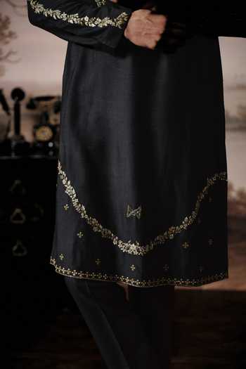 Buy Mahima Mahajan Black Chanderi Zavian Embroidered Kurta Set Online at Aza Fashions Buy_Mahima Mahajan_Black Chanderi Zavian Embroidered Kurta Set _Online_at_Aza_Fashions