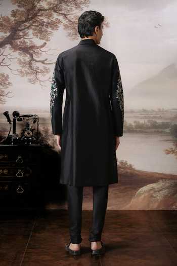 Mahima Mahajan Raghav Embroidered Sleeve Kurta Set