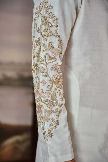 Mahima Mahajan Ivory Chanderi Tejas Embroidered Sleeve Kurta Set at Aza Fashions Mahima Mahajan_Ivory Chanderi Tejas Embroidered Sleeve Kurta Set _at_Aza_Fashions