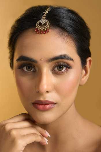 Nazaakat By Samara Singh Stone Studded Maangtikka 