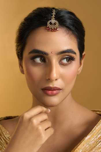 Nazaakat By Samara Singh Red Stone Studded Maangtikka Online at Aza Fashions Nazaakat By Samara Singh_Red Stone Studded Maangtikka _Online_at_Aza_Fashions