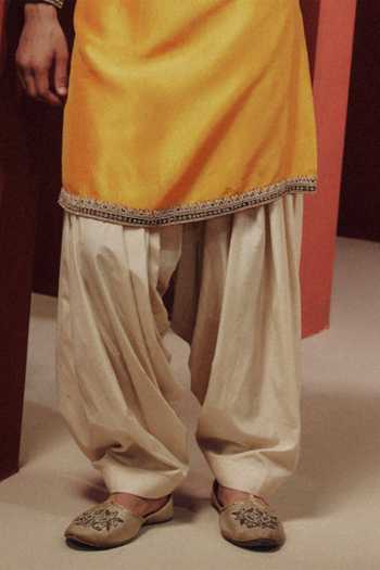 Dolly J Yellow Silk, Cotton The Golden Hour Kurta Set Online at Aza Fashions Dolly J_Yellow Silk, Cotton The Golden Hour Kurta Set _Online_at_Aza_Fashions