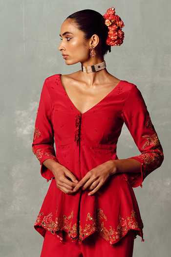 Dolly J Red Crepe V-neck Crimson Dynasty Kurta Set Online at Aza Fashions Dolly J_Red Crepe V-neck Crimson Dynasty Kurta Set _Online_at_Aza_Fashions