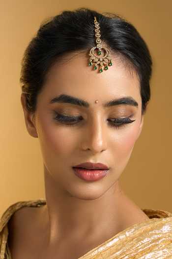 Buy Nazaakat By Samara Singh Green Stone Drop Maangtikka Online at Aza Fashions Buy_Nazaakat By Samara Singh_Green Stone Drop Maangtikka _Online_at_Aza_Fashions