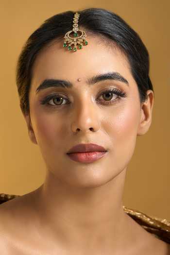 Shop Nazaakat By Samara Singh Green Stone Drop Maangtikka Online at Aza Fashions Shop_Nazaakat By Samara Singh_Green Stone Drop Maangtikka _Online_at_Aza_Fashions